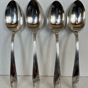 4 Oneida QUEEN BESS II Tudor Plate Silverplate  Tea Spoons 1946